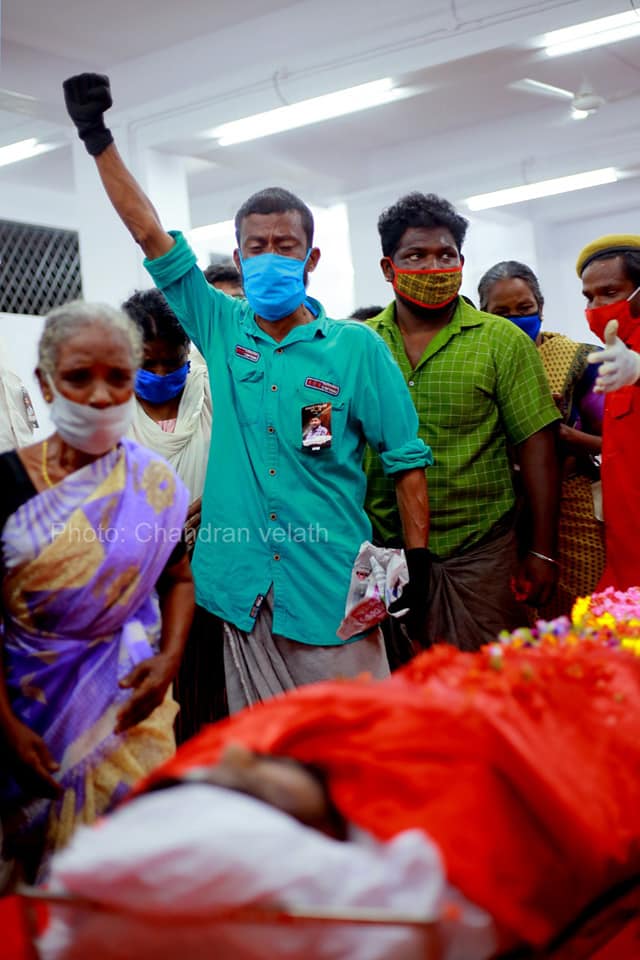 Left activist raising slogans in honour of slain communist leader Sanoop U. (Photo courtesy: Chandran Velath)