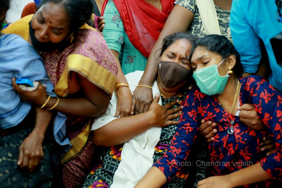 People mourning the death of CPI(M) activist Sanoop who was killed in Thrissur, Kerala. (Photo courtesy: Chandran Velath)