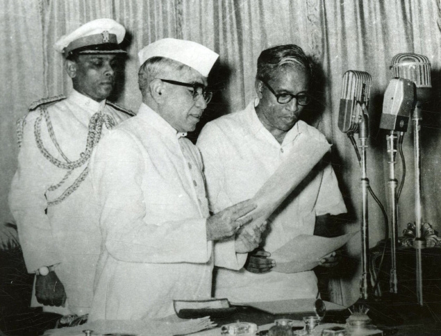 EMS Namboodiripad taking oath as the First Chief minister of Kerala. (Photo courtesy: Frontline)